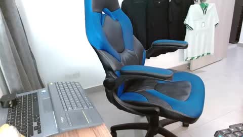 Snapshot of alejo_hot23 chatting on 10-18-25, 02:25 David online show from 10-18-25, 02:25