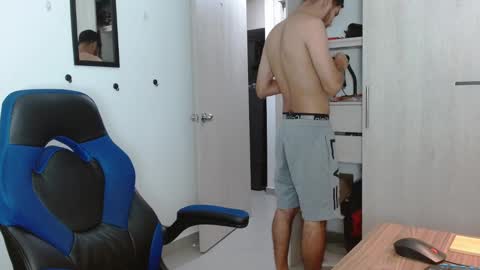 Snapshot of alejo_hot23 chatting on 11-04-25, 02:54 David online show from 11-04-25, 02:54