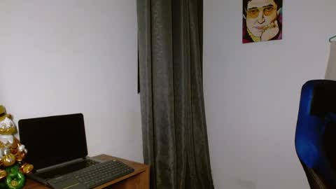 Snapshot of alejo_hot23 chatting on 11-10-25, 01:15 David online show from 11-10-25, 01:15