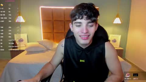 Snapshot of alejootwink chatting on 09-24-25, 11:41 ALejoo Saenz online show from 09-24-25, 11:41