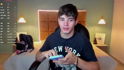 Snapshot of alejootwink chatting on 10-01-25, 02:17 ALejoo Saenz online show from 10-01-25, 02:17