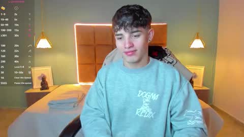 Snapshot of alejootwink chatting on 10-12-25, 01:59 ALejoo Saenz online show from 10-12-25, 01:59