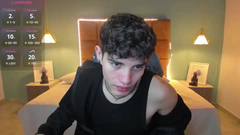 Snapshot of alejootwink chatting on 11-04-25, 01:16 ALejoo Saenz online show from 11-04-25, 01:16