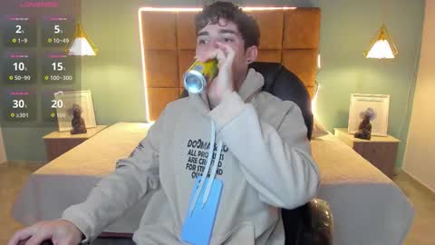 Snapshot of alejootwink chatting on 11-10-25, 02:43 ALejoo Saenz online show from 11-10-25, 02:43