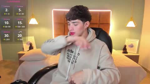 Snapshot of alejootwink chatting on 12-02-25, 12:16 ALejoo Saenz online show from 12-02-25, 12:16