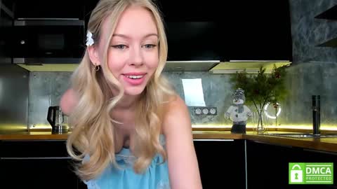 Snapshot of aleksa_cutie chatting on 01-03-25, 09:36 Next stream - 2 dec -  online show from 01-03-25, 09:36