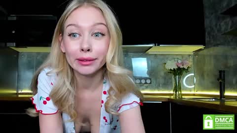 Snapshot of aleksa_cutie chatting on 01-12-25, 12:44 Next stream - 2 dec -  online show from 01-12-25, 12:44