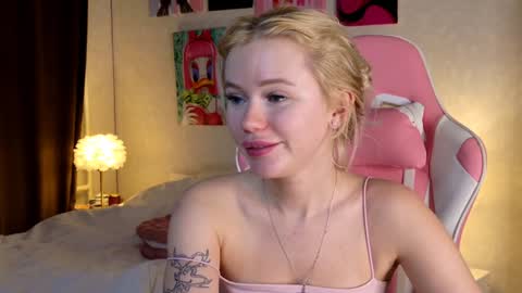 Snapshot of aleksalore chatting on 12-29-24, 11:40 Lexi online show from 12-29-24, 11:40