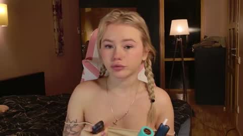 Snapshot of aleksalore chatting on 03-01-25, 04:04 Lexi online show from 03-01-25, 04:04