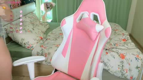 Snapshot of aleksalore chatting on 10-18-25, 03:20 Lexi online show from 10-18-25, 03:20