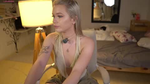 Snapshot of aleksalore chatting on 11-04-25, 04:00 Lexi online show from 11-04-25, 04:00