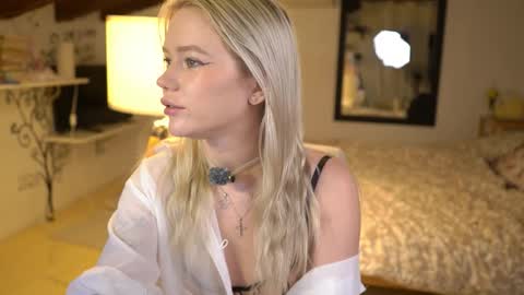 Snapshot of aleksalore chatting on 11-20-25, 04:23 Lexi online show from 11-20-25, 04:23