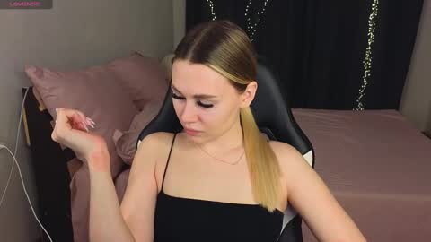 Snapshot of alena_hot_sex chatting on 01-18-25, 04:42 Alena online show from 01-18-25, 04:42