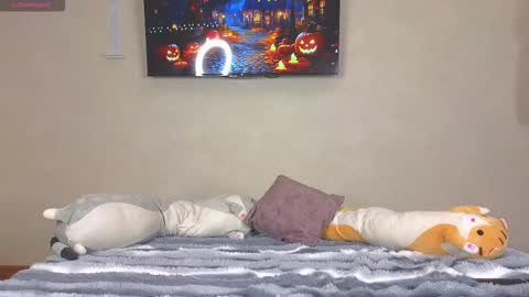 Alena online show from 10-31-25, 01:34