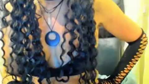 Snapshot of alenablack chatting on 06-12-26, 01:37 Luly online show from 06-12-26, 01:37
