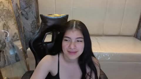 Snapshot of alesia_v chatting on 06-28-26, 03:29 Live 1000pm 600am COLOMBIAN HOUR online show from 06-28-26, 03:29