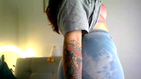 QUEEN OFF MILk  IM BACK  15 NOV online show from 05-29-26, 10:08