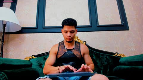 Snapshot of aless_king chatting on 01-11-25, 11:45 Alessandro King online show from 01-11-25, 11:45