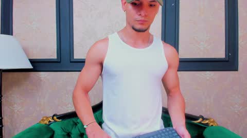 Snapshot of aless_king chatting on 01-15-25, 12:04 Alessandro King online show from 01-15-25, 12:04