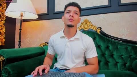 Snapshot of aless_king chatting on 02-22-25, 11:35 Alessandro King online show from 02-22-25, 11:35