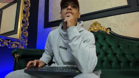 Snapshot of aless_king chatting on 09-28-25, 02:33 Alessandro King online show from 09-28-25, 02:33