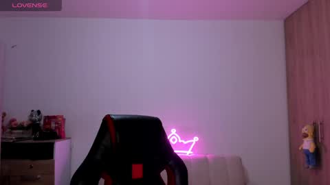 Snapshot of alessandramoreli chatting on 04-25-26, 12:46 AlessandraMoreli Its my birthday online show from 04-25-26, 12:46