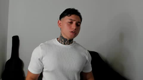 Snapshot of alessandro_wolf chatting on 05-05-26, 11:13 Alessandro online show from 05-05-26, 11:13