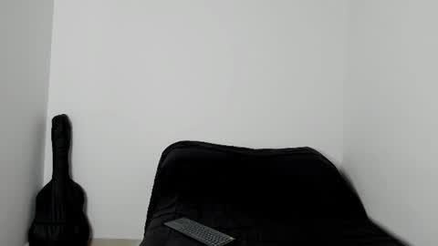 Snapshot of alessandro_wolf chatting on 06-10-26, 01:06 Alessandro online show from 06-10-26, 01:06