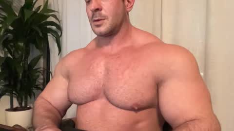 Alessandrobuilder online show from 11-11-25, 04:18