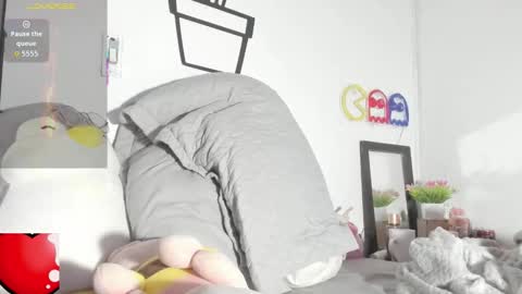 Snapshot of alessia28__ chatting on 10-23-25, 06:06 Alessia online show from 10-23-25, 06:06