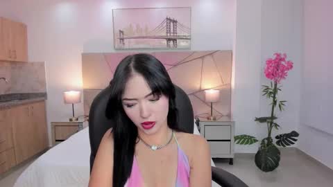 Snapshot of alessia_yorks chatting on 10-01-25, 12:33 alessia_yorks online show from 10-01-25, 12:33