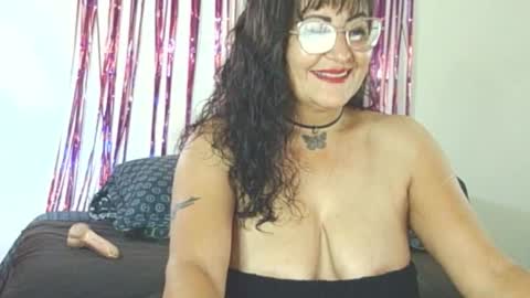 Snapshot of alessiabobs chatting on 10-15-25, 11:16 Allesiaboobs online show from 10-15-25, 11:16