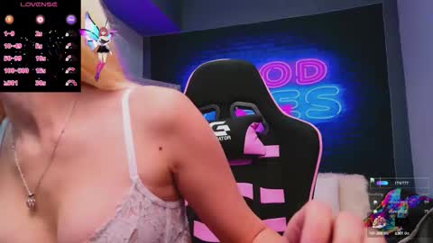 Snapshot of alessiacroft chatting on 09-23-25, 04:26 alessiacroft online show from 09-23-25, 04:26