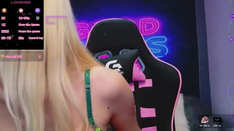 Snapshot of alessiacroft chatting on 11-05-25, 05:51 alessiacroft online show from 11-05-25, 05:51