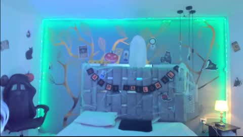 Alessia online show from 10-31-25, 04:57