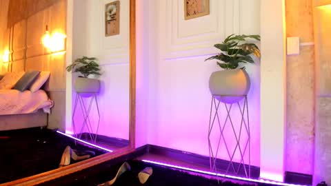 Snapshot of alessialondon chatting on 02-23-25, 07:00 Alessia online show from 02-23-25, 07:00