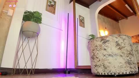 Snapshot of alessialondon chatting on 02-26-25, 09:53 Alessia online show from 02-26-25, 09:53