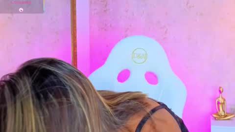 Snapshot of alessialondon chatting on 11-13-25, 02:54 Alessia online show from 11-13-25, 02:54