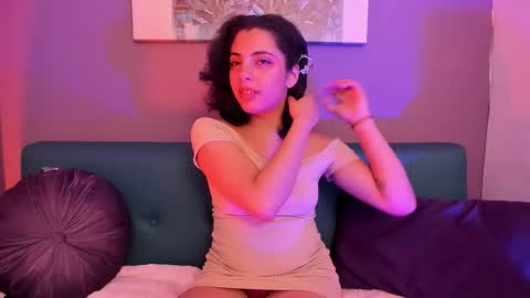 Snapshot of alessiia__ chatting on 11-04-25, 03:49 alessiia__ online show from 11-04-25, 03:49