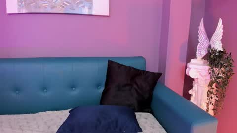 Snapshot of alessiia__ chatting on 11-27-25, 06:04 alessiia__ online show from 11-27-25, 06:04