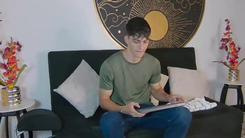 Snapshot of alessiovitale chatting on 11-12-25, 12:38 Alessio online show from 11-12-25, 12:38