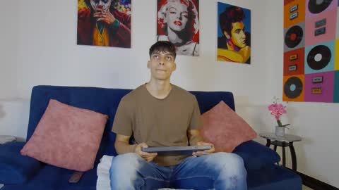 Snapshot of alessiovitale chatting on 11-19-25, 12:16 Alessio online show from 11-19-25, 12:16