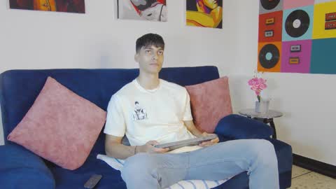 Snapshot of alessiovitale chatting on 11-21-25, 12:15 Alessio online show from 11-21-25, 12:15