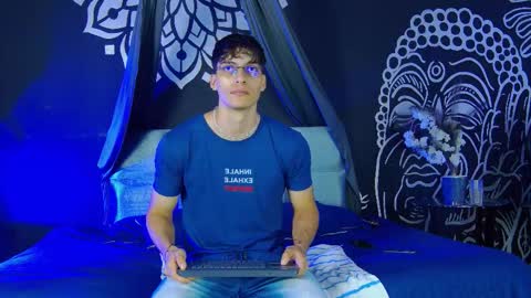 Snapshot of alessiovitale chatting on 12-18-25, 12:00 Alessio online show from 12-18-25, 12:00