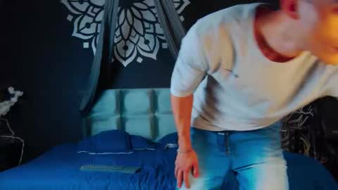 Snapshot of alessiovitale chatting on 12-19-25, 12:12 Alessio online show from 12-19-25, 12:12