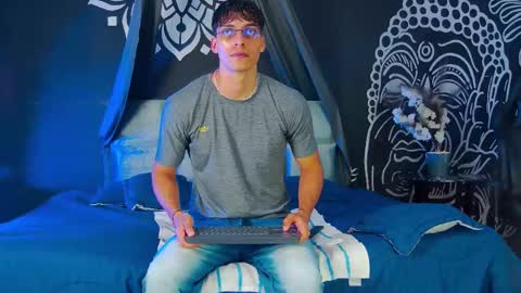 Snapshot of alessiovitale chatting on 12-20-25, 12:01 Alessio online show from 12-20-25, 12:01