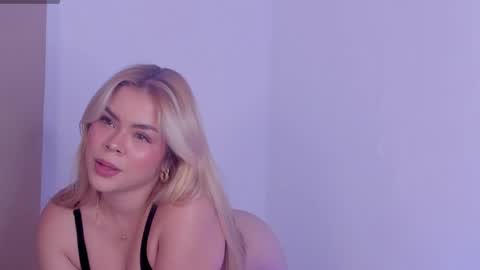 Snapshot of alesssia_moon chatting on 06-02-26, 08:11 Alessia Moon online show from 06-02-26, 08:11