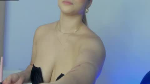 Snapshot of alesssia_moon chatting on 06-03-26, 11:35 Alessia Moon online show from 06-03-26, 11:35