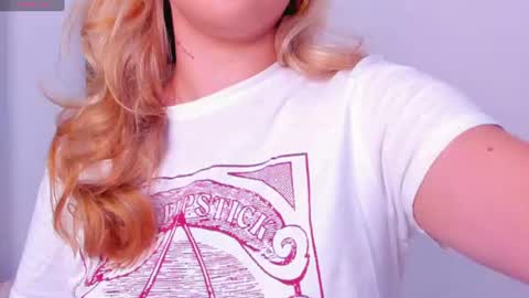 Snapshot of alesssia_moon chatting on 07-07-26, 12:31 Alessia Moon online show from 07-07-26, 12:31