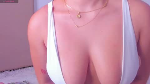 Snapshot of alesssia_moon chatting on 07-15-26, 01:16 Alessia Moon online show from 07-15-26, 01:16